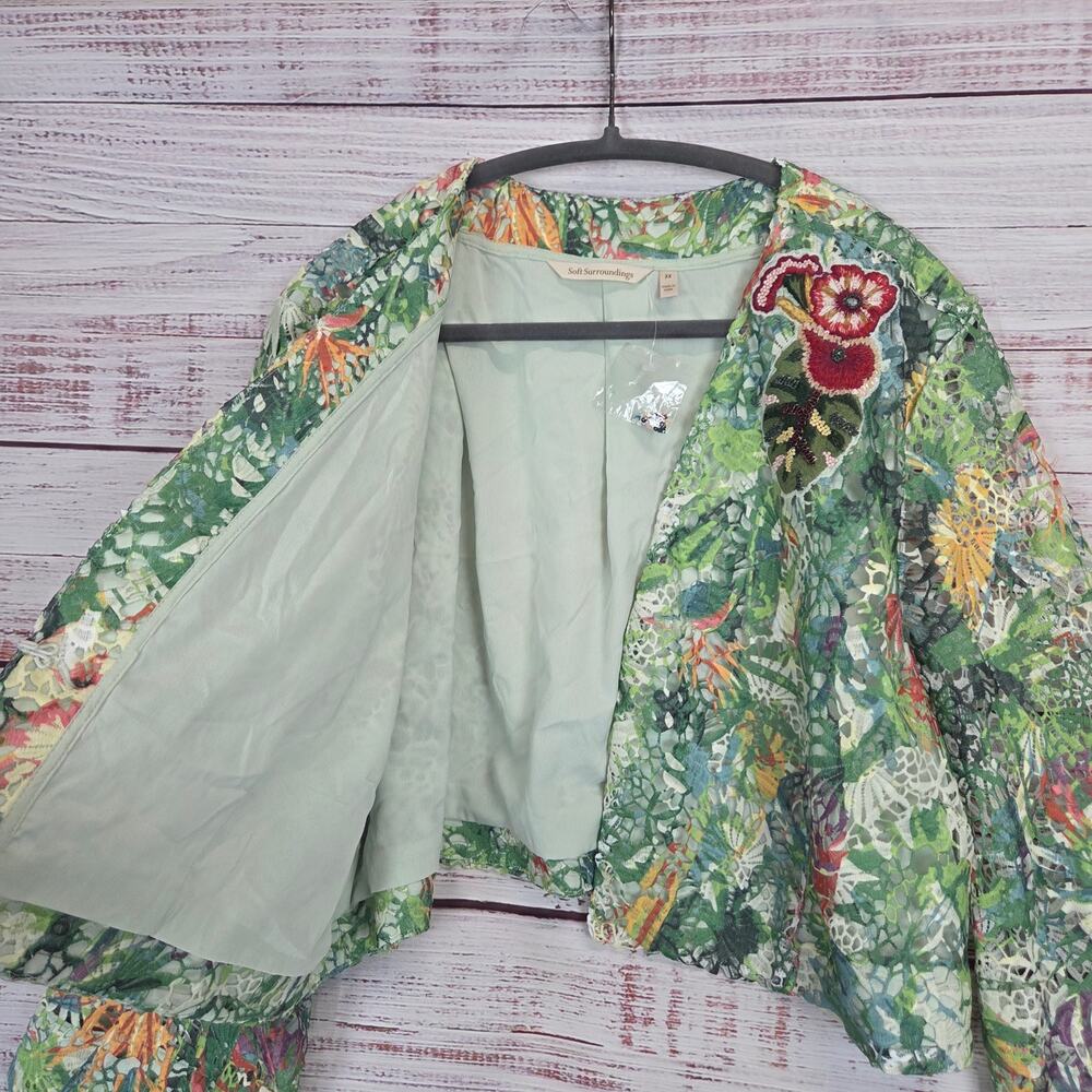 Green Multicolor Embroidered Cropped Jacket - Picture 5 of 15